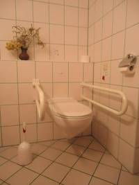Behinderten-Toilette WC-Sitz