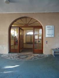 Türe zwischen Foyer und Innenhof