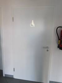 Eingang zur Behinderten-Toilette