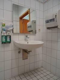 Behinderten-WC Waschtisch